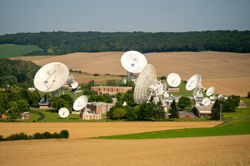 Orange_teleport_ground_station_Bercenay-en-Oth.width-3581.jpg