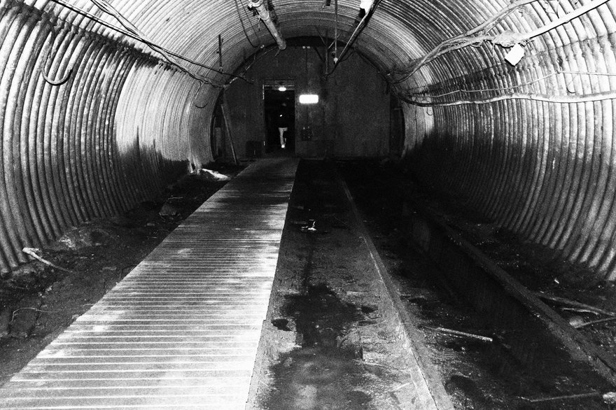 Svalbard_AWA_Piql_tunnel_BW_dome.width-8801912.jpg